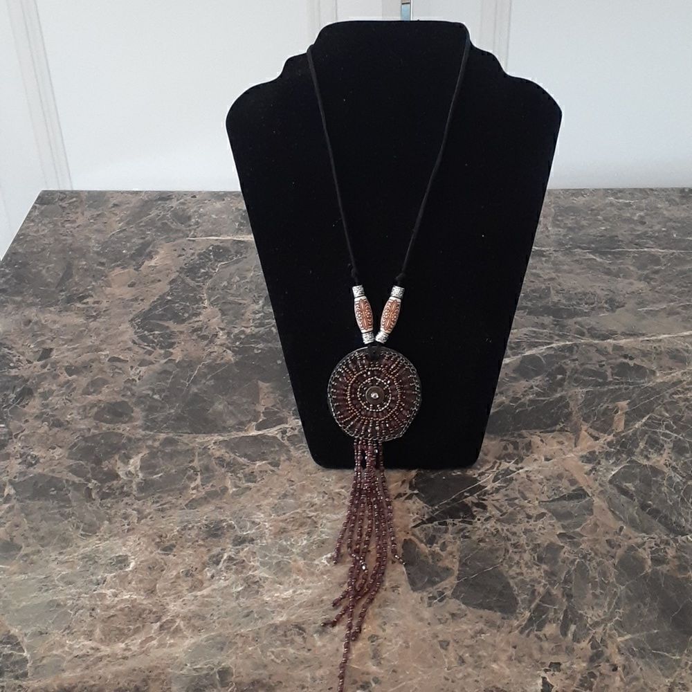 Beautiful handmade bead pendant on adjustable leather rope.‎